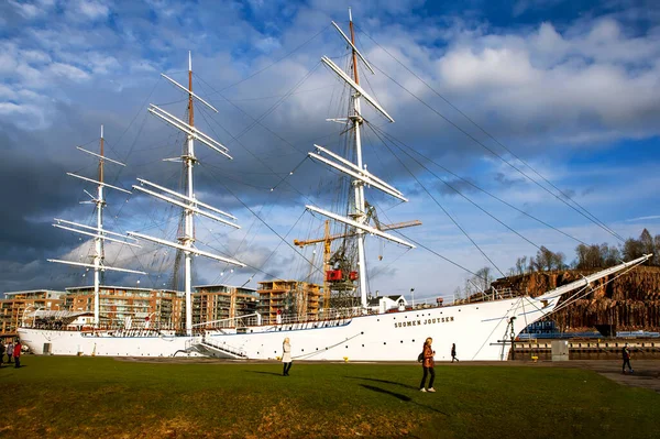 Turku Finland April 2018 Photo Sailboat Suomen Joutsen Embankment River — Stock Photo, Image