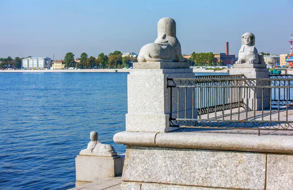 Sfingi Sulla Terrazza Molo Due Livelli Sfilata Sul Argine Sverdlovskaya — Foto Stock