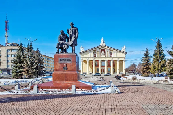 Nizhny Tagil Russland November 2018 Foto Des Denkmals Tscherepanow Und — Stockfoto