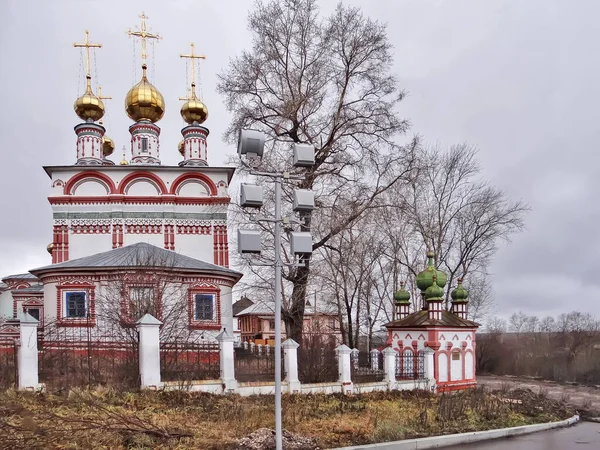 エピファニー教会とペテロとパウロの礼拝堂 ソリカムスク ペルミ地方 ロシア — ストック写真