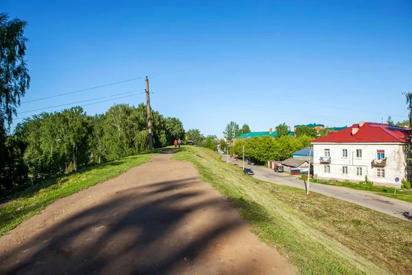 古代の要塞の遺跡 土の城壁 Pereslavl Zalessky ヤロスラフスカヤ爆発 ロシアの金環2018年5月28日撮影年月日 — ストック写真