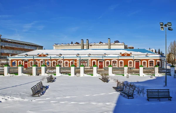 商店街だ Yalutorovsk タイメン地域 ロシア 2018年 — ストック写真