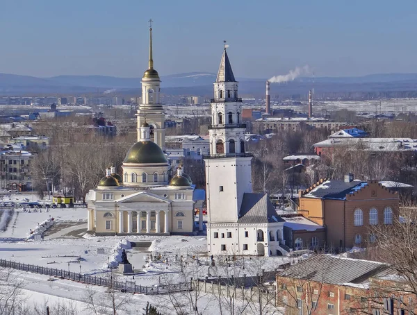 デミドフと変容大聖堂の傾いた塔 ネビリャンスク スヴェルドロフスク地方 ロシア日付2015年2月19日 — ストック写真