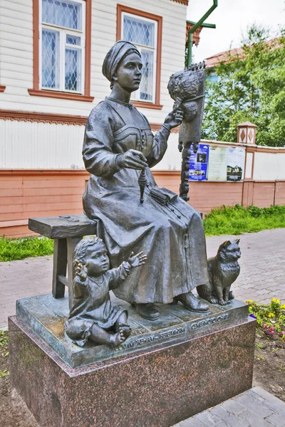 Skulpturale Komposition Russische Ehefrauen Die Träger Des Familienherdes Archangelsk Russland — Stockfoto