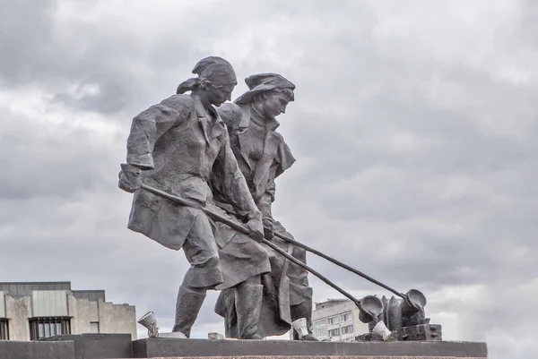 Beszerzési Csoport Öntöde Leningrád Hősies Védelmezőinek Emlékművének Töredéke Szentpétervár Oroszország — Stock Fotó