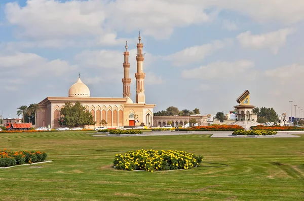 Sharjah Zjednoczone Emiracje Arab Grudnia 2014 Zdjęcie Pomnika Koranu Meczetu — Zdjęcie stockowe