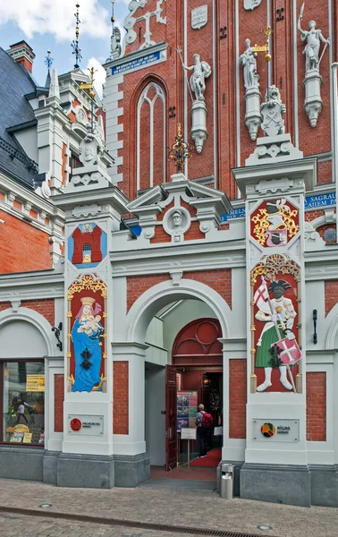 San Mauricio Virgen María Fragmento Fachada Casa Blackheads Riga Letonia — Foto de Stock