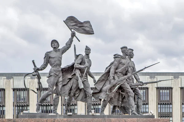 Leningradský Památník Hrdinů Pod Zataženou Oblohou Petrohrad Rusko — Stock fotografie