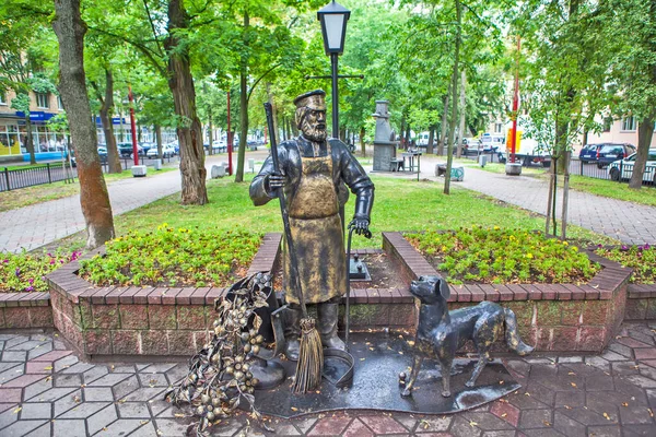 Sochařská Kompozice Správce Psem Ulička Padělaných Luceren Gogol Street Breste — Stock fotografie