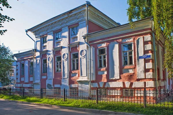 Maslennikov House是一座18世纪晚期的建筑 儿童海事中心 Meridian 以苏联舰队司令Nikolai Gerasimovich Kuznetsov的名字命名 Vologda 2018年8月1日拍摄日期 — 图库照片