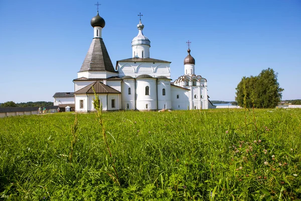 Alte Holzkirche Dorf — Stockfoto