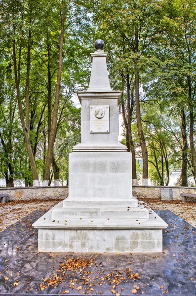Kirovsk ロシア 2015年9月13日 ピーター グレート レッド パインズ記念碑の写真 — ストック写真