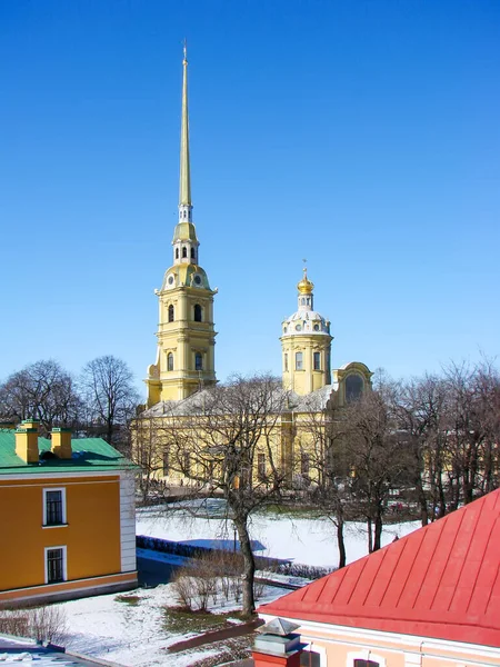 Вид Петропавловского Собора Стен Петропавловской Крепости Санкт Петербург Россия Дата — стоковое фото