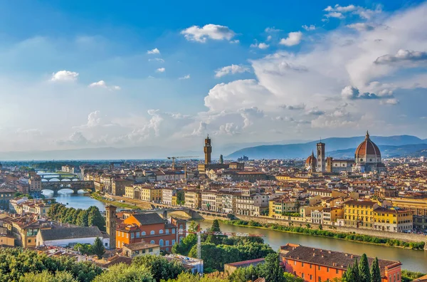 FLORENCE, İTALYA 14 EYLÜL 2018 Floransa Panoraması. Yukarıdan görüntüle.