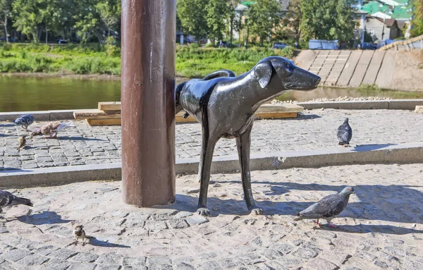 2013年8月2日 第一座电线杆纪念碑或排尿犬纪念碑的照片 — 图库照片