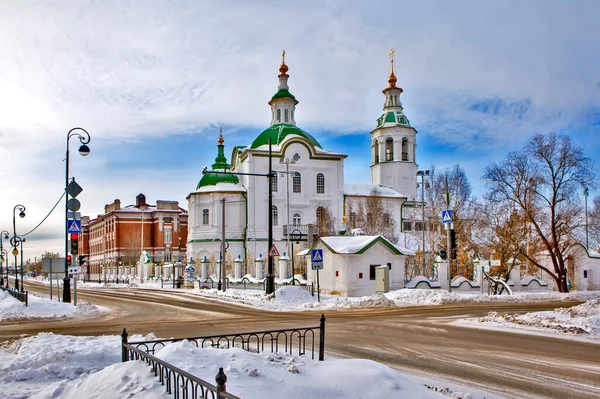 Katedral çan kulesi, Pokrovsky, Sophia-Uspensky Katedrali ve Katedral Vesti. Kremlin ve Court Avlusu 'nun topluluğu. Tobolsk 'ta. Tyumen bölgesi. Rusya