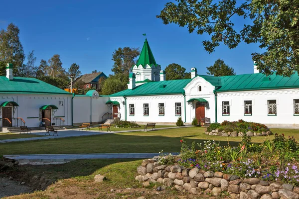 Nikolsky Manastırı. Avlu. Yaşlı Ladoga. Leningrad bölgesi. Rusya