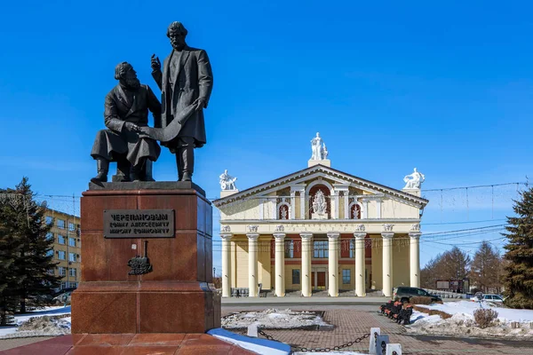 Nizhny Tagil Rusko Července 2018 Fotografie Památníku Čerepanov Budova Dramatického — Stock fotografie