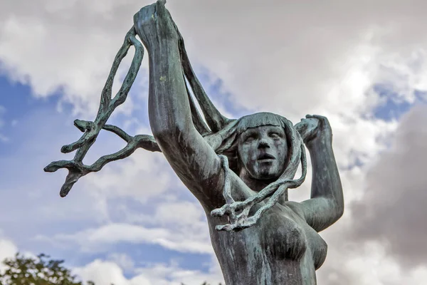 Beeldhouwkunst Van Een Vrouw Met Los Haar Vigeland Beeldenpark Oslo — Stockfoto