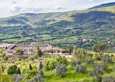 Duvarlı mezarlık. Cortona. İtalya. Çekim tarihi 8 Mayıs 2014