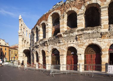 VERONA, İTALYA - 5 Eylül 2017: Fotoğraf: The Arena di Verona antik Roma amfitiyatrosudur.