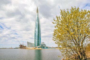 PETERSBURG, RUSSIA - 20 NİSAN 2019: St. Petersburg 'un 300. yıldönümü fotoğrafına Lakhta Merkezi manzarası ile isim verildi.