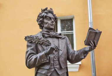 Kozma Prutkov anıtı. Arkhangelsk. Tarih 20 Ağustos 2017.