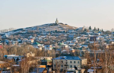 Fox Dağı. Vysokaya dağının manzarası. Nizhny Tagil. Sverdlovsk bölgesi. Rusya. Tarih 27 Kasım 2017.