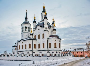 Kışın eski kilisede 