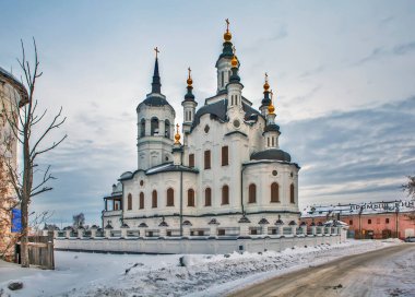 Kışın eski kilisede 