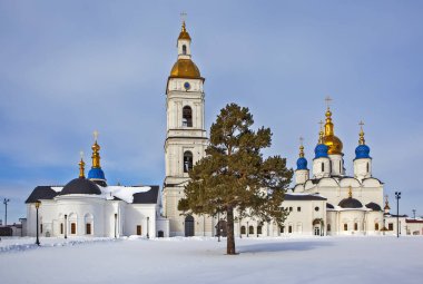 Katedral çan kulesi, Pokrovsky, Sophia-Uspensky Katedrali ve Katedral Vesti. Kremlin ve Court Avlusu 'nun topluluğu. Tobolsk 'ta. Tyumen bölgesi. Rusya