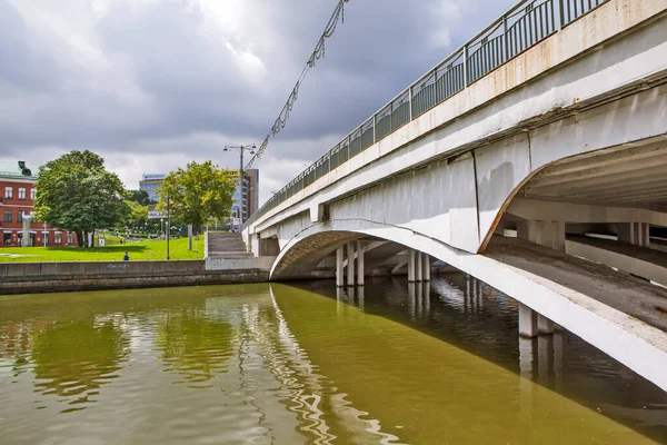 Most Khlusova Przez Rzekę Svisloch Historyczne Centrum Mińsk Białoruś Data — Zdjęcie stockowe