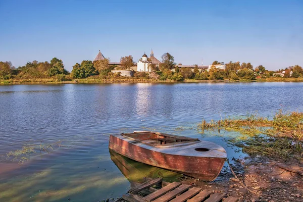 Boat Banks Volkhov River Background Staroladozhskoy Fortress Old Ladoga Leningrad — Stock Photo, Image