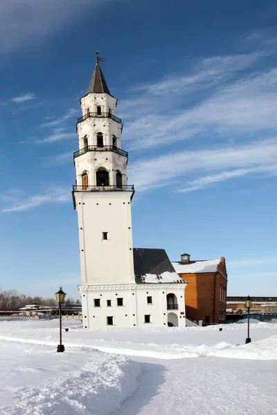 デミドフと変容大聖堂の傾斜塔 ネヴヤンスク スヴェルドロフスク地方 ロシア — ストック写真