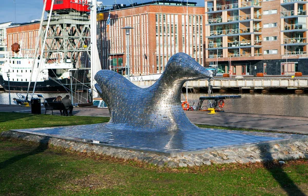 Turku Finlândia Abril 2018 Foto Escultura Peixe Aterro Rio Aura — Fotografia de Stock