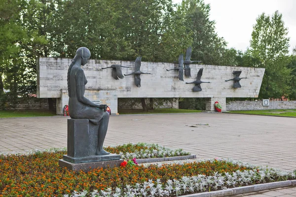 Memorial Complex Cranes Petersburg Russia Date Shooting Aug 2018 — Stock Photo, Image