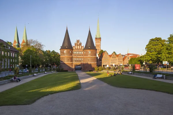 Holstentor Una Puerta Ciudad Medieval Lubeck Alemania Fecha Rodaje Mayo — Foto de Stock