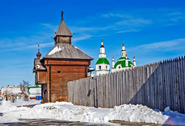 監視塔とYalutorosky刑務所の高い柵 Yalutorovsk タイメン地域 ロシア — ストック写真