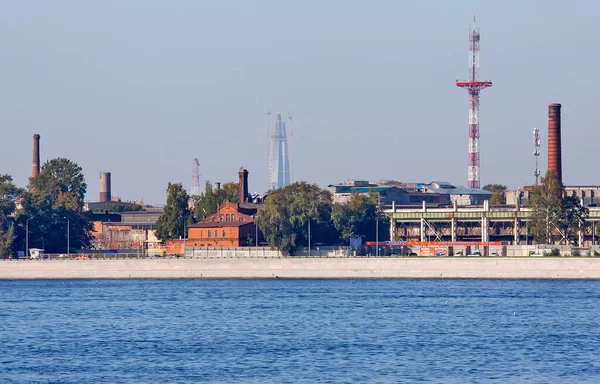 Промышленный Ландшафт Трубами Заводскими Зданиями Строящийся Лахта Центр Арсенальная Набережная — стоковое фото