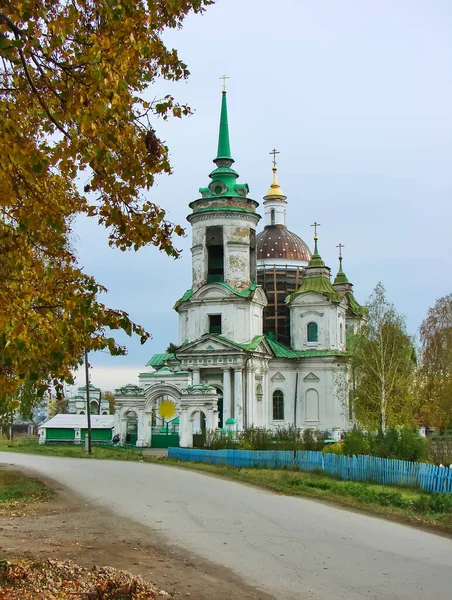 聖ニコラス神殿 鐘楼の時計 ベングの村 スヴェルドロフスク地方 ロシア — ストック写真