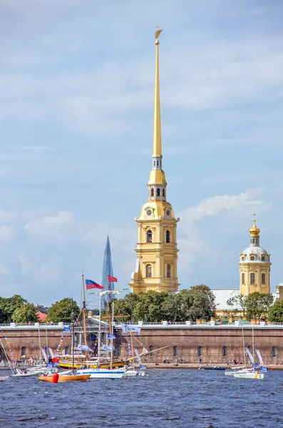 Символи Санкт Петербурга Пітер Поль Фортеці — стокове фото