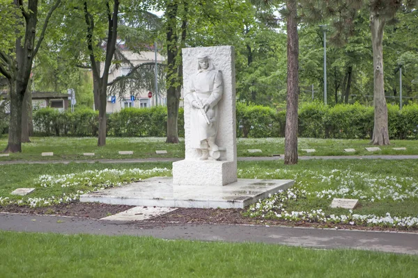 2014 Serbia May 2019 Photo Monument Red Army Man 해방자들을 — 스톡 사진