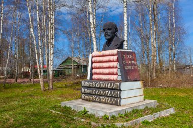 Vladimir Ilyich Lenin anıtı. Yükseliş. Podporozhsky bölgesi. Leningrad bölgesi. Rusya. Çekim tarihi 22 Mayıs 2017