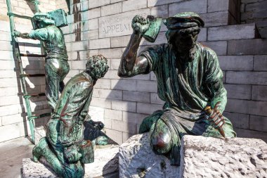 Kule İnşaatçısı Pieter Apelmans 'ın Anıtı