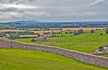 Cashel Kayası 12.-13. yüzyılda harap olmuş bir kaledir. Güney Tipperary ilçesi. İrlanda