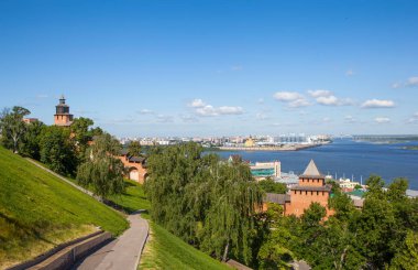 Rusya 'nın Nizhny Novgorod şehri ve nehri manzarası yükseldi