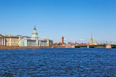 Kunstkamera manzarası, Vasilyevsky Adası oku ve Peter ve Paul Kalesi. St. Petersburg 'da. Rusya
