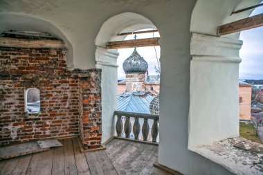 Şekil Değiştirme Manastırı 'nın çan kulesinde. Staraya Russa. Novgorod bölgesi. Rusya