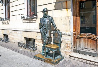 PETERSBURG, RUSSIA - 24 Mayıs 2020: Fotoğraf: Ostap Bender Anıtı.