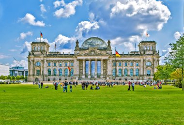 BERLİN, GERMANY - 14 AĞUSTOS 2019: Batıdan Reichstag 'ın Görünümü